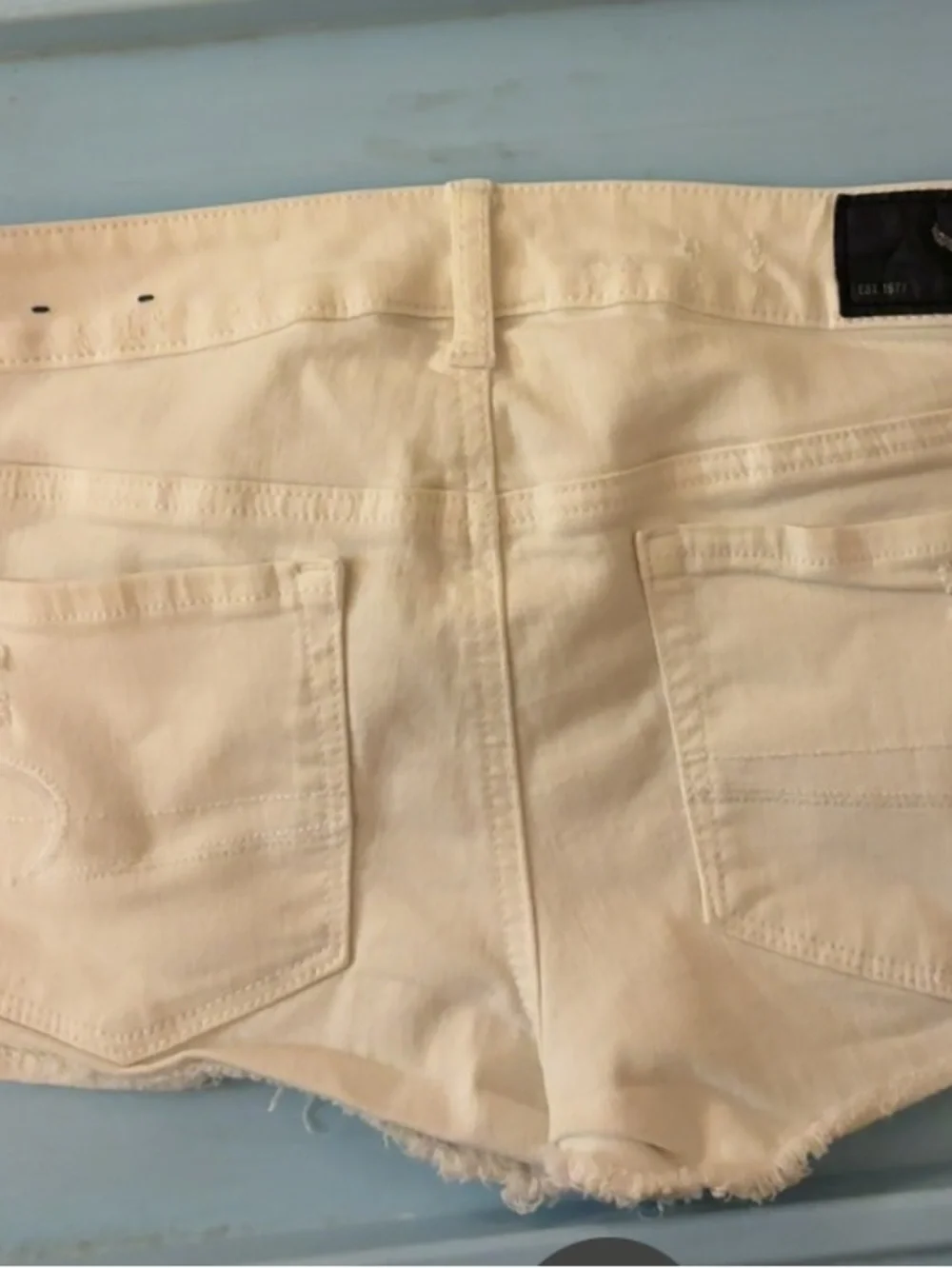AMERICAN EAGLE High-Rise Distressed White Denim Shorts🌼